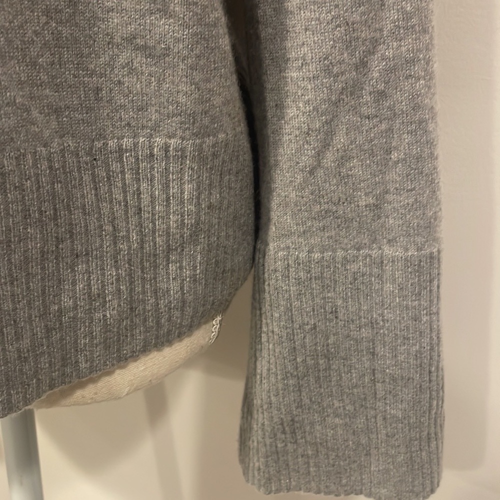Banana Republic Cashmere Sweater sz. M EUC - Picture 8 of 11